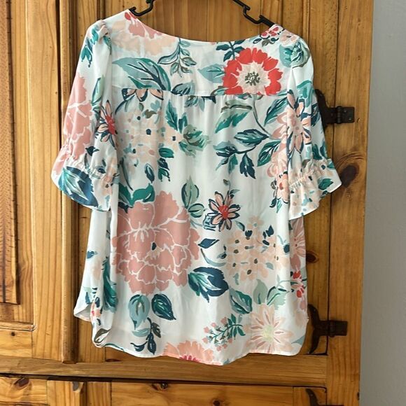 *****5 for $25 Loft Floral Print Top - Picture 4 of 5